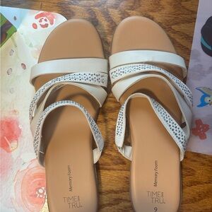 Time and Tru Women's Cream and Tan Sandals